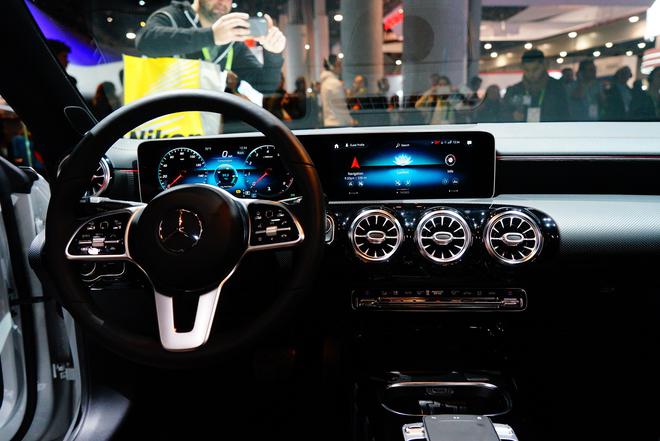 全面失控：跌落神坛的美式潮牌